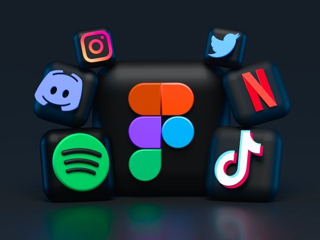 Sociální média a instant messaging (okamžité zasílání zpráv)